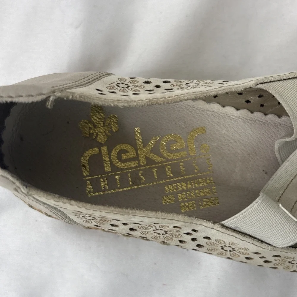 Rieker Antistress Perforated Floral Cutout Mary Jane 40 8.5/9 Cottagecore Flats